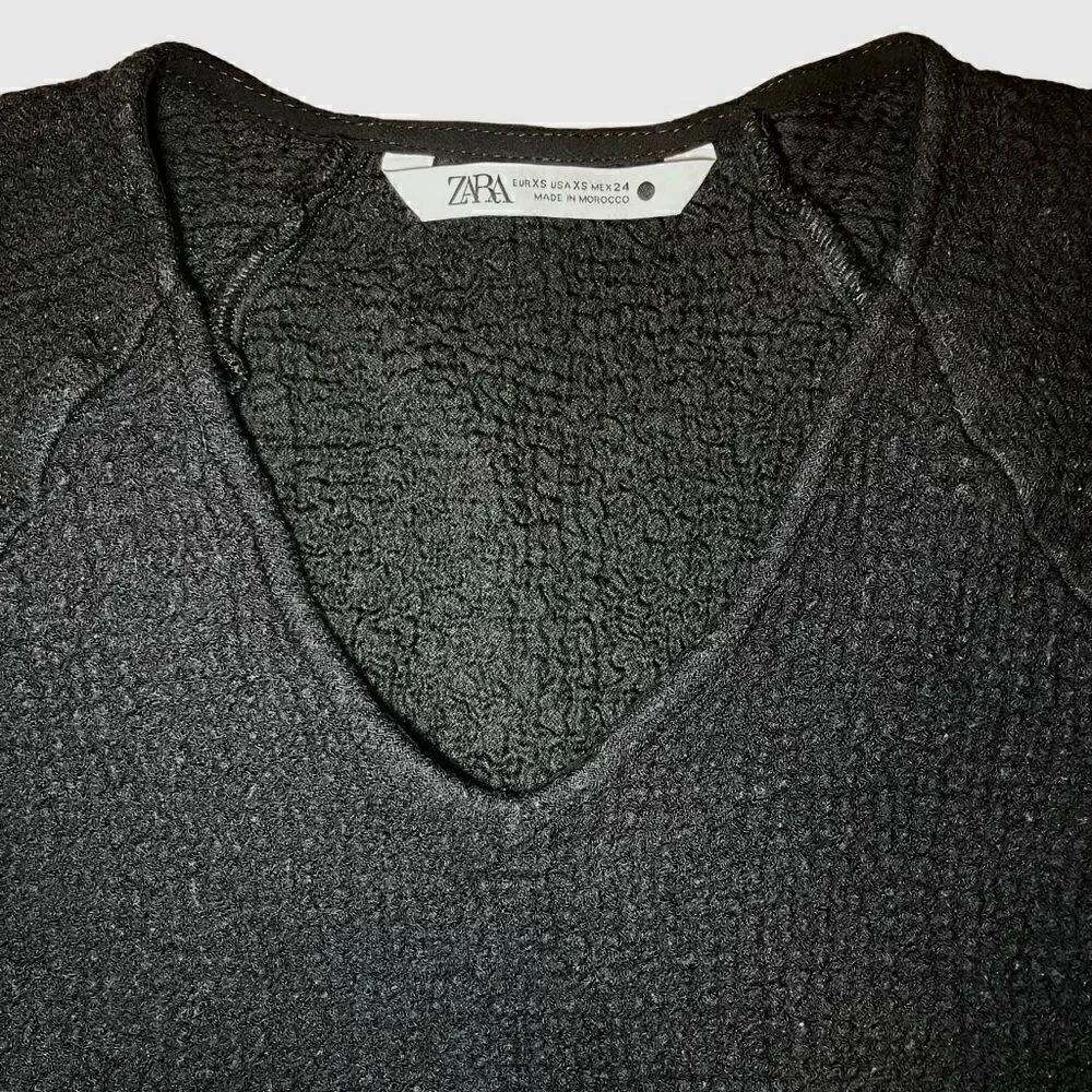 Zara Textured Crop Top with Raglan 3/4 Sleeves in Dark Black Women’s XS